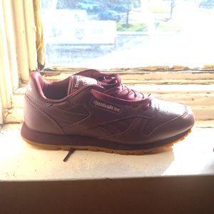 MAROON REEBOK CLASSIC